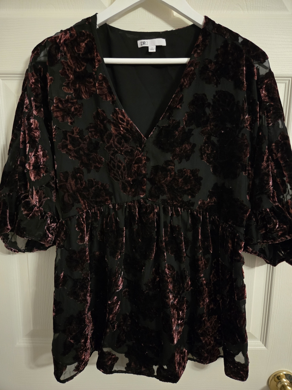 DR2 Velvet Floral V-Neck Top in Black And Burgundy Size Medium
